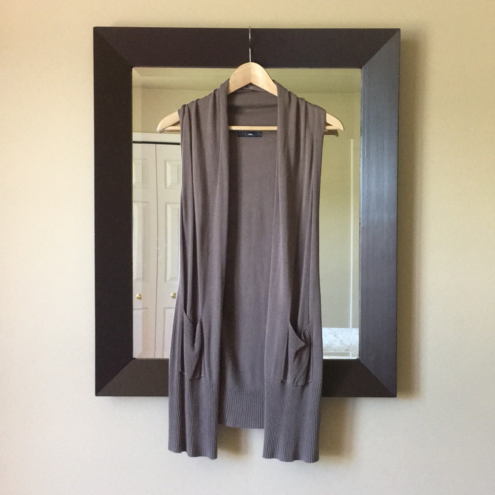 Sleeveless Cardigan
